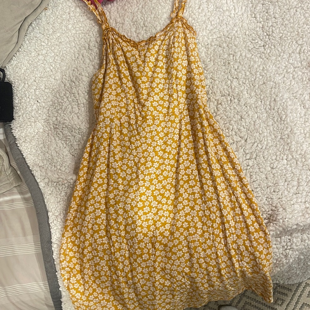 yellow sundress, also with white flowers